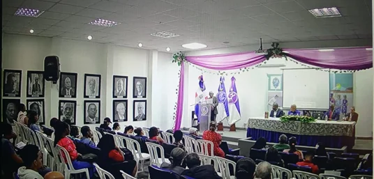 El escritor Enegildo Peña presentó sus dos obras más recientes en Santo Domingo