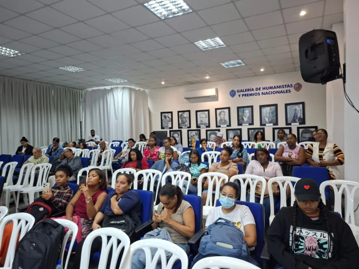 El escritor Enegildo Peña presentó sus dos obras más recientes en Santo Domingo El escritor Enegildo Peña presentó sus dos obras más recientes en Santo Domingo