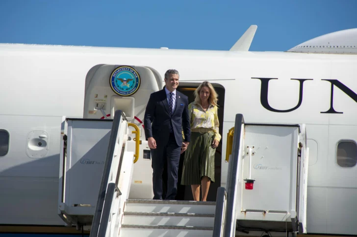 Tres horas de sol para un minuto de historia: Pete Hegseth en Santo Domingo…