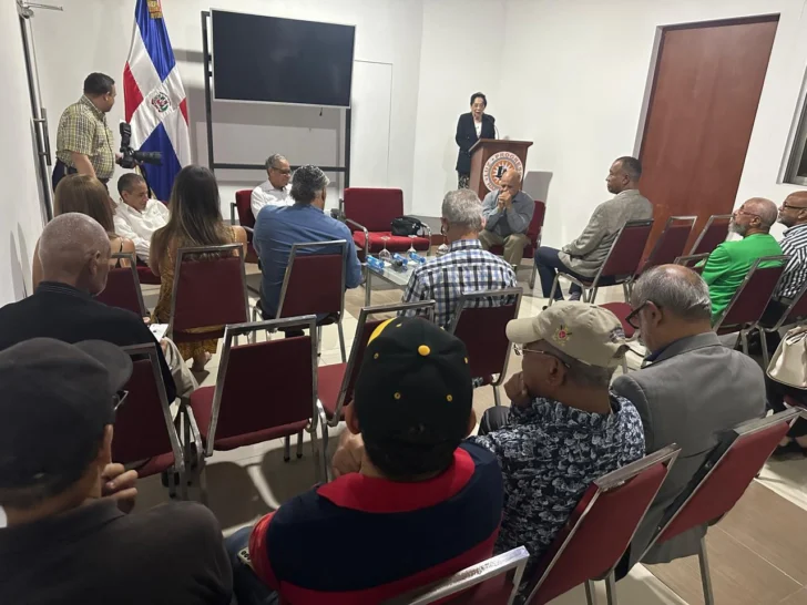 Circula en Santiago el libro 'Desde el costado de la (des)memoria'