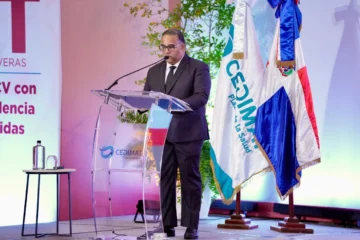  Luis E. Suazo Neurocirujano de CEDIMAT.