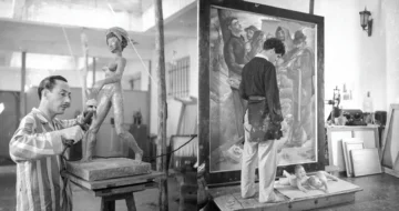  Manolo Pascual y José Vela Zanetti mientras trabajan en sus talleres – AGN