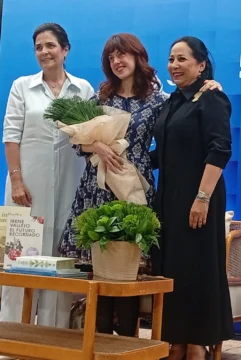  María Amalia León,Irene Vallejo y María Teresa Ruiz de Catrain.