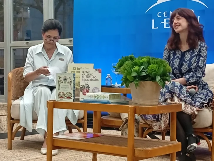  María Amalia León e Irene Vallejo.