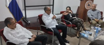  Máximo Vega, Gustavo Olivo Peña, Marcela Mirabal y Enegildo Peña, en los Amantes de la Luz, Santiago.