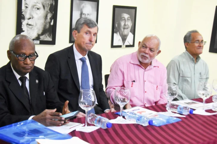 Presentación del libro  'Tres líderes mundiales y la paz del universo', de Agustín Cortés Robles
