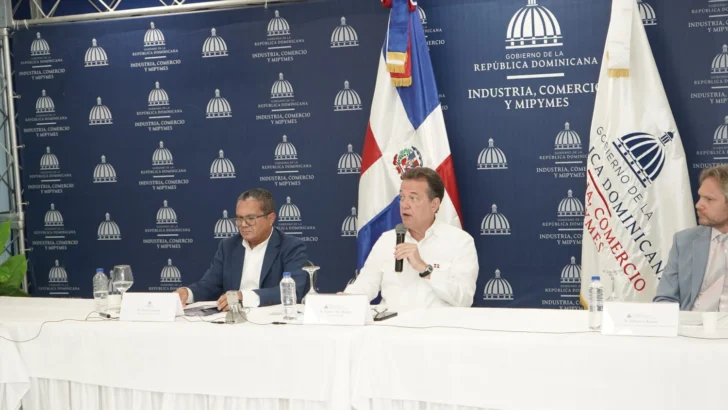 El CNZFE aprueba permisos de instalación de 13 nuevas empresas de zonas francas El CNZFE aprueba permisos de instalación de 13 nuevas empresas de zonas francas