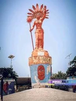  Monumento a Anacaona en Leogane. Una loa del panteón vudú.