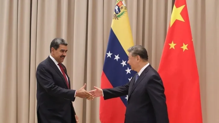China pide a EEUU liberación inmediata de Maduro y salida negociada