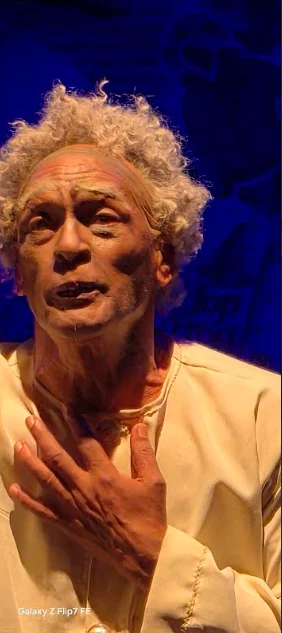  Orestes Amador durante sus parlamentos como Tabo, personaje de Dos viejos pánicos. Foto: José Rafael Sosa.