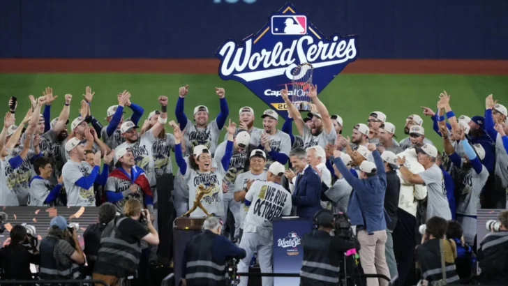 Los Dodgers revalidan su título de la Serie Mundial tras una remontada de infarto