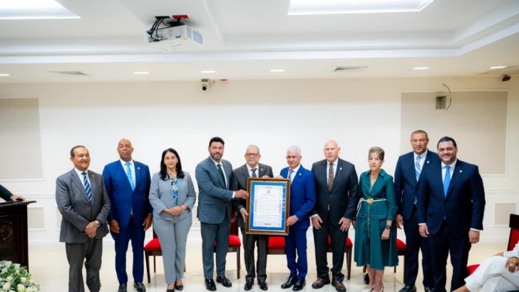 Senado reconoce aportes de Ernesto Veloz al desarrollo y fortalecimiento del turismo Senado reconoce aportes de Ernesto Veloz al desarrollo y fortalecimiento del turismo