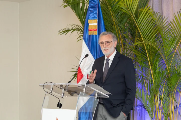 Educación: 56.5 % de dominicanos en EE.UU tiene posgrado; en el país, solo 2.6 %