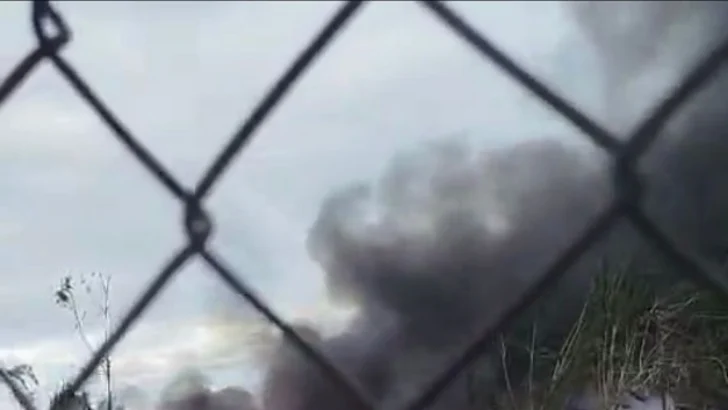 Incendio destruye fábrica de plásticos y vivienda en Las Charcas