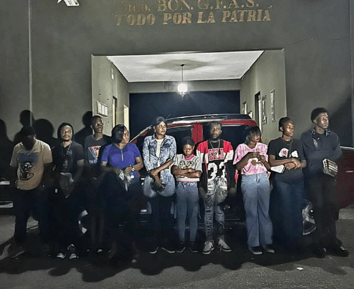 Ejército detiene a 43 extranjeros indocumentados y decomisa más de 65 mil cigarrillos en operativos en Dajabón, Elías Piña y Valverde 