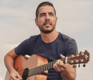 Sergio Alzola: “Cada canción es una forma de agradecer la vida” Sergio Alzola: “Cada canción es una forma de agradecer la vida”