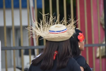 Sombreros de paja y movilización masiva marcan apertura de conciertos de Bad Bunny en Santo Domingo Sombreros de paja y movilización masiva marcan apertura de conciertos de Bad Bunny en Santo Domingo