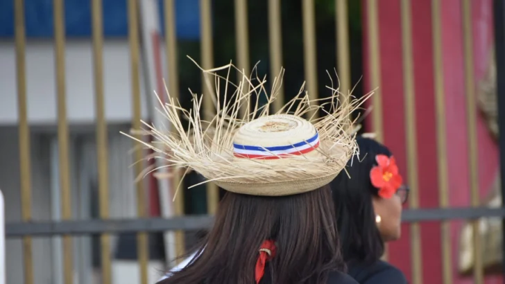 Sombreros de paja y movilización masiva marcan apertura de conciertos de Bad Bunny en Santo Domingo