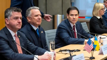 Retoma el diálogo sobre el plan de Trump para Ucrania tras la renuncia del principal negociador de Kiev Retoma el diálogo sobre el plan de Trump para Ucrania tras la renuncia del principal negociador de Kiev