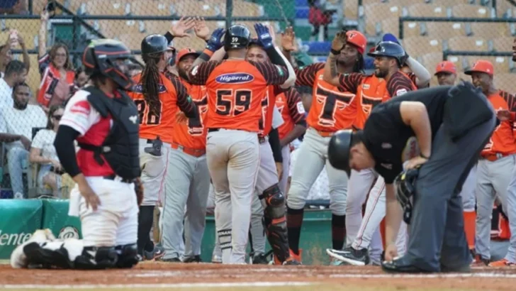 Paliza de Toros a Leones contó con un grand slam de colombiano Hernández Paliza de Toros a Leones contó con un grand slam de colombiano Hernández