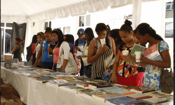 Logros de la décimo segunda Feria del Libro de Historia del AGN. Historia de esas ferias en el mundo