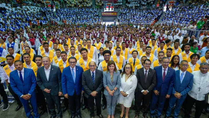 Vicepresidenta Peña encabeza graduación de más de mil 400 nuevos técnicos de Infotep