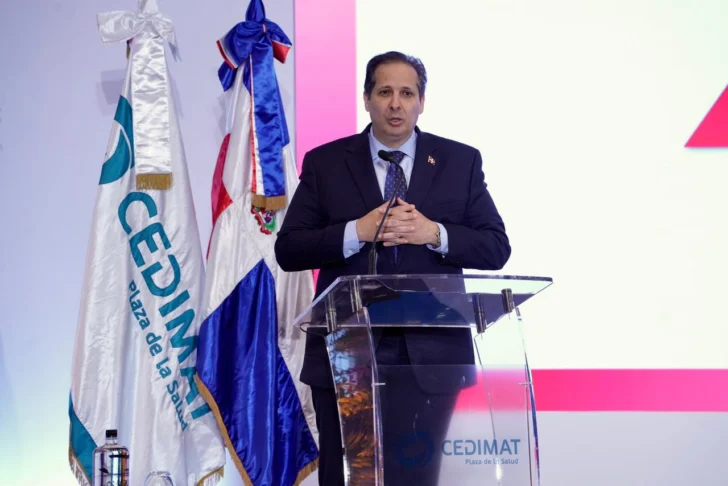  Víctor Atallah, ministro de Salud Pública.