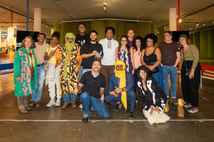  Vilanismo en conversación con Link Art Africas. Durante la Bienal de São Paulo. Foto de Ana Traümuller. 2025