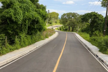 Abinader inaugura tramo carretero Sabana Toro–La Rosa y paga vieja deuda social