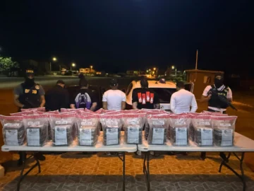 DNCD incauta 150 paquetes de cocaína y arresta cinco hombres en Azua DNCD incauta 150 paquetes de cocaína y arresta cinco hombres en Azua