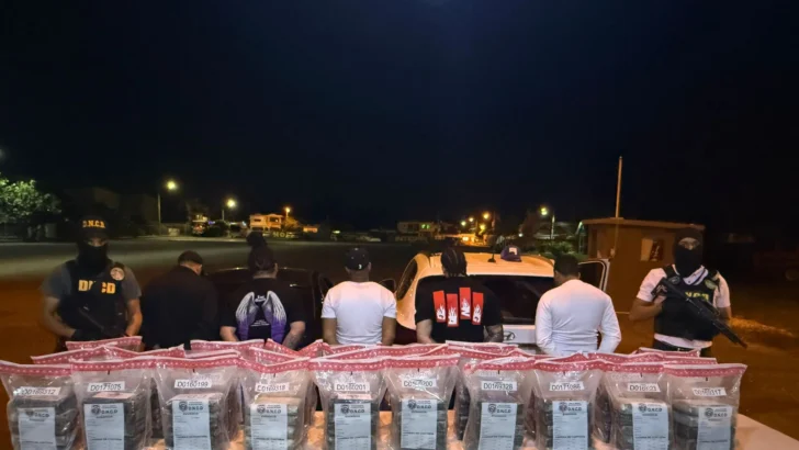 DNCD incauta 150 paquetes de cocaína y arresta cinco hombres en Azua