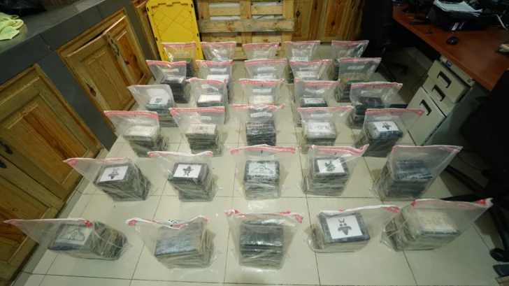 DNCD incauta 150 paquetes de cocaína y arresta cinco hombres en Azua DNCD incauta 150 paquetes de cocaína y arresta cinco hombres en Azua