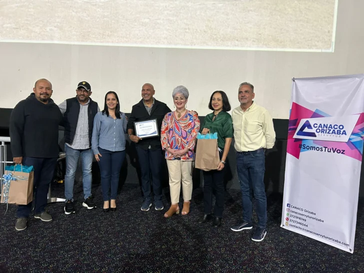 Salvador Batista participa en conferencia “El ABC del Periodismo Turístico” en Orizaba, Veracruz, México