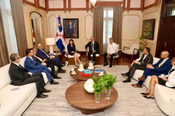Abinader recibe en el Palacio Nacional a la gobernadora de Nueva York, Kathy Hochul