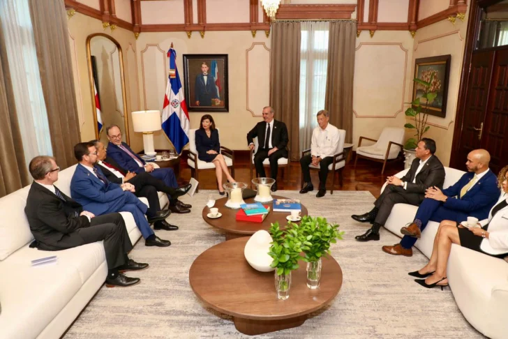 Abinader recibe en el Palacio Nacional a la gobernadora de Nueva York, Kathy Hochul