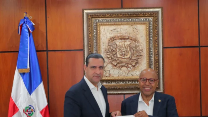 Finjus entrega a Pacheco análisis técnico del proyecto de Código Procesal Penal