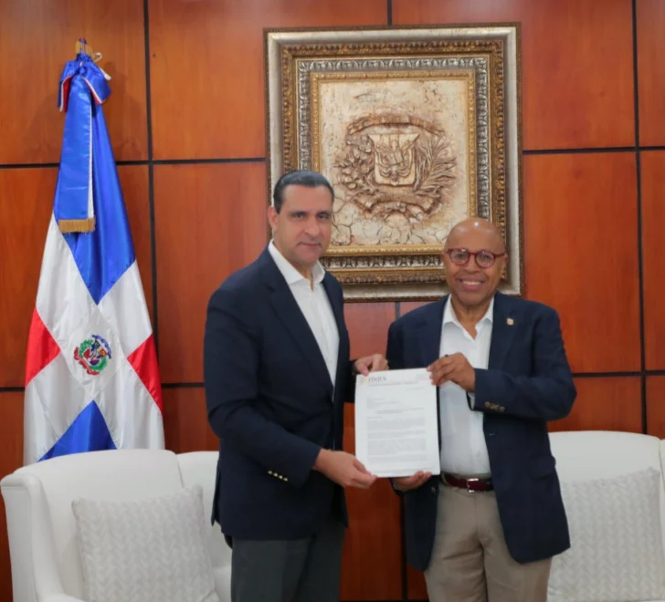 Finjus entrega a Pacheco análisis técnico del proyecto de Código Procesal Penal