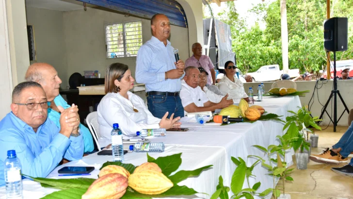 Agricultura entrega 10 mil plántulas de cacao a productores región Este
