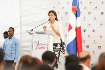 Vicepresidenta Raquel Peña encabeza apertura jornada social “Estamos en familia” Vicepresidenta Raquel Peña encabeza apertura jornada social “Estamos en familia”