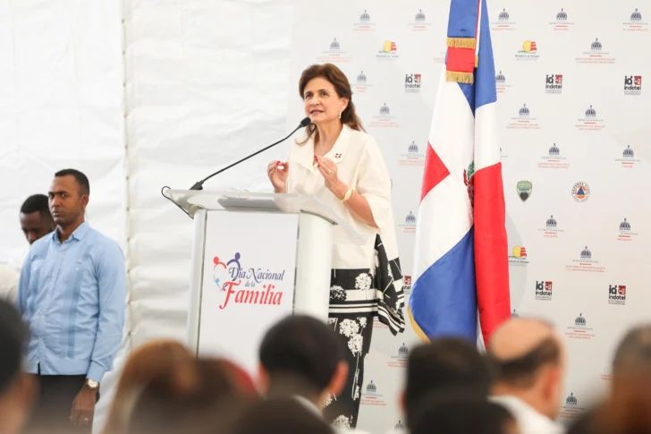 Vicepresidenta Raquel Peña encabeza apertura jornada social “Estamos en familia”