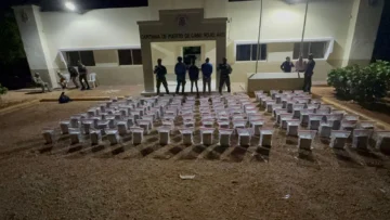 Incautan 806 paquetes de presunta cocaína y apresan a tres hombres Incautan 806 paquetes de presunta cocaína y apresan a tres hombres