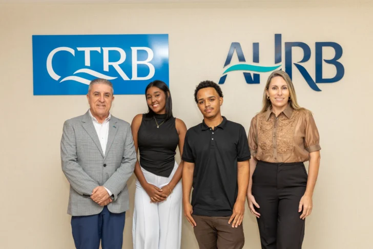 AHRB otorga becas completas a jóvenes meritorios de La Romana para estudiar Turismo