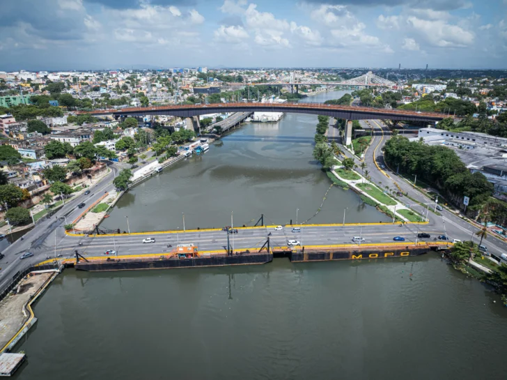 El Puente Flotante estará cerrado durante dos horas este sábado