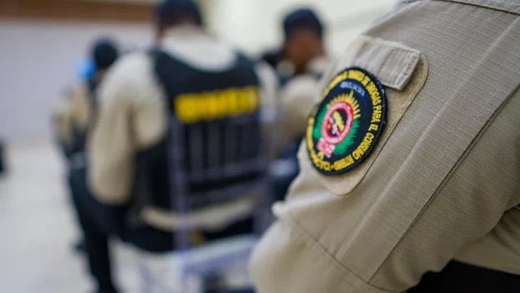 DNCD captura microtraficante con drogas y dos pistolas en Santiago