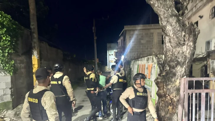 Confiscan drogas, armas y dinero en efectivo durante operativos contra el microtráfico en San Cristóbal 