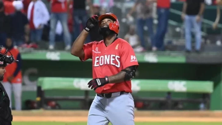 Yamaico clave en triunfo de los Leones y mexicano Sánchez en el de los Toros