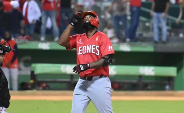 Yamaico clave en triunfo de los Leones y mexicano Sánchez en el de los Toros