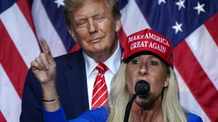 'Me llamó traidora': cómo el caso Epstein divide al movimiento MAGA y enfrenta a Trump con una de sus más fieles aliadas