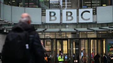La BBC defiende su 'periodismo imparcial' mientras Trump amenaza a la cadena con una demanda de US$1.000 millones por la edición de un documental sobre él La BBC defiende su 'periodismo imparcial' mientras Trump amenaza a la cadena con una demanda de US$1.000 millones por la edición de un documental sobre él