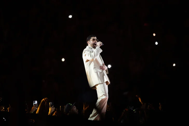 Bad Bunny hace vibrar Santo Domingo en el inicio de su esperada gira mundial